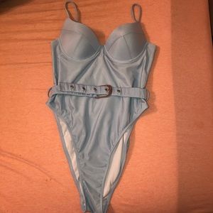 High leg, belt detail swimsuit